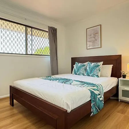 Holiday home Comfy 4-bdr Family - Just 5 Mins To Sunnybank *