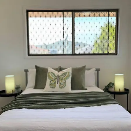 Comfy 4-bdr Family - Just 5 Mins To Sunnybank Holiday home *