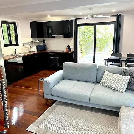 Gabba 2 Separate Homes 1 Block 6 Bdrms Holiday home *