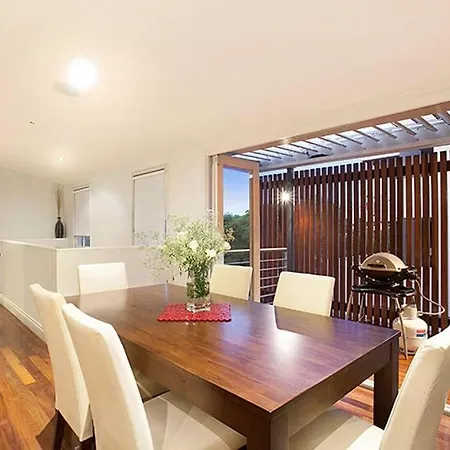 Lambert House, Luxury, Sleeps 15 Holiday home