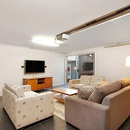 Lambert House, Luxury, Sleeps 15 Holiday home