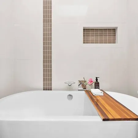 4bdr 2bth 7min To Cbd Holiday home Brisbane
