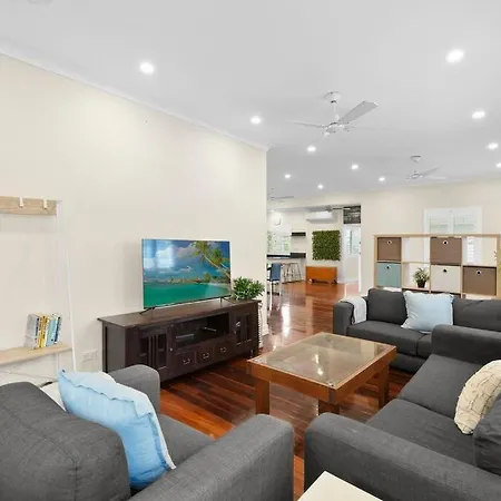 Holiday home 4bdr 2bth 7min To Cbd
