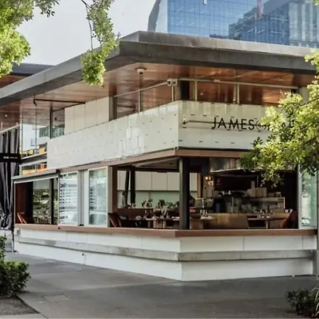 Apartment Elegant 2-bed With Rooftop Dining & Fabulous Views