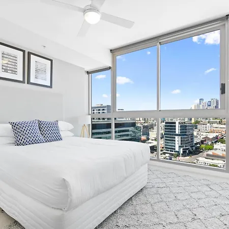 Elegant 2-bed With Rooftop Dining & Fabulous Views Apartment Brisbane