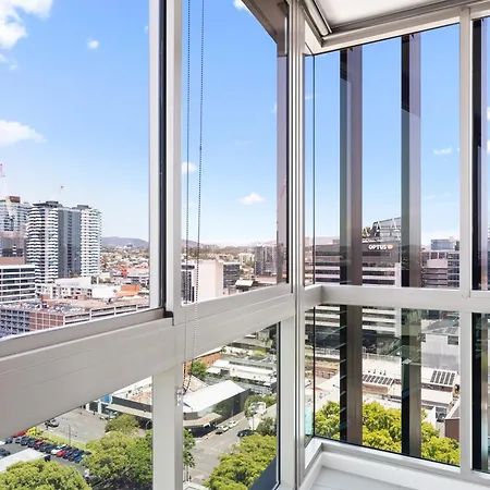 Apartment Elegant 2-bed With Rooftop Dining & Fabulous Views Brisbane
