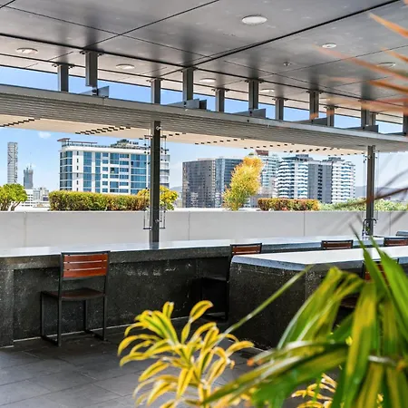 Elegant 2-bed With Rooftop Dining & Fabulous Views Brisbane