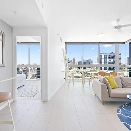 Elegant 2-bed With Rooftop Dining & Fabulous Views Apartment Brisbane