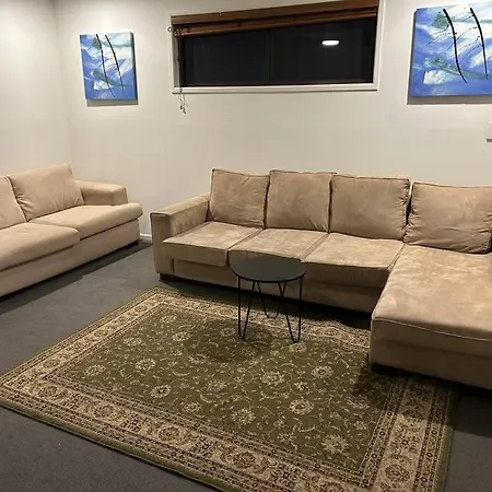 Family 3-bedroom Everton Hills *
