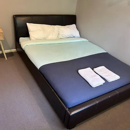 Family 3-bedroom Everton Hills Apartment