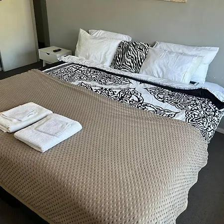 Family 3-bedroom Everton Hills Apartment *