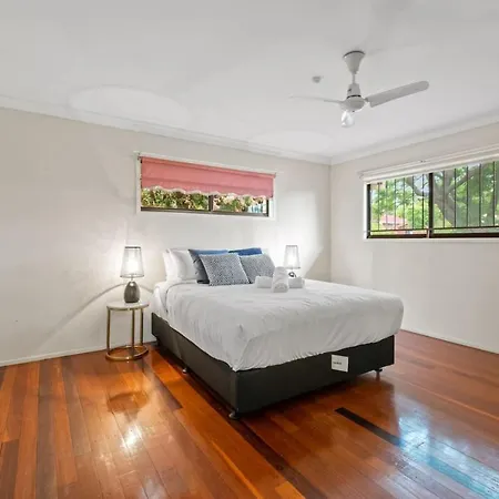 Holiday home Peaceful 4br At Sunnybank Cbd With 2parking Yard And Mall