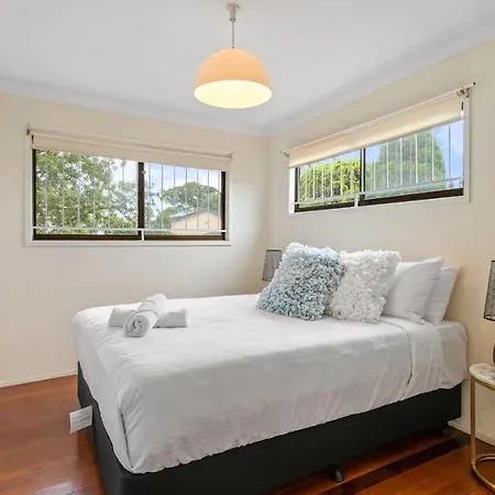 Peaceful 4br At Sunnybank Cbd With 2parking Yard And Mall