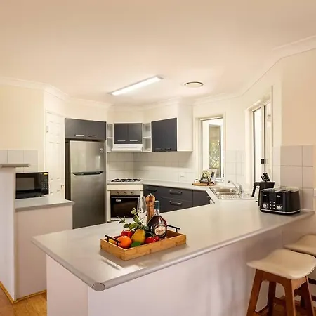 Arcadia 5br Golfside Parkview Mansion-tranquil, Huge Deck Brisbane