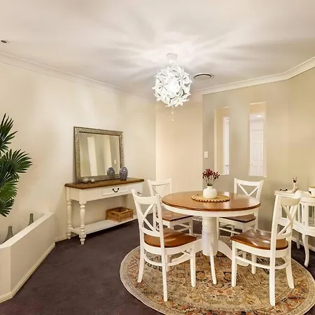 Arcadia 5br Golfside Parkview Mansion-tranquil, Huge Deck Brisbane