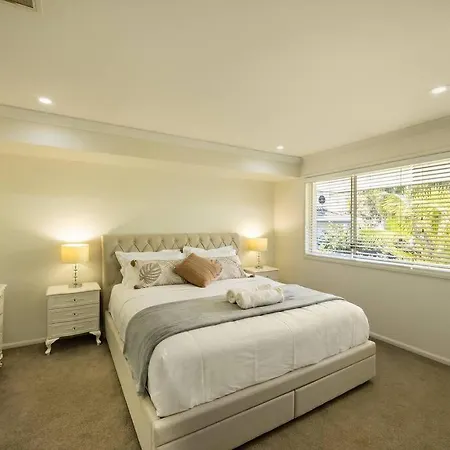 Arcadia 5br Golfside Parkview Mansion-tranquil, Huge Deck Villa Brisbane