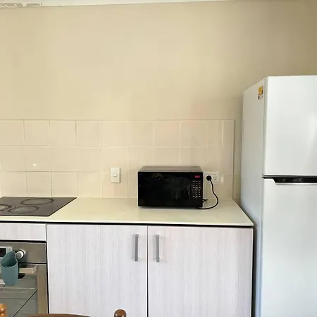 Affordable 3-bedroom Grannyflat In Coopers Plains *