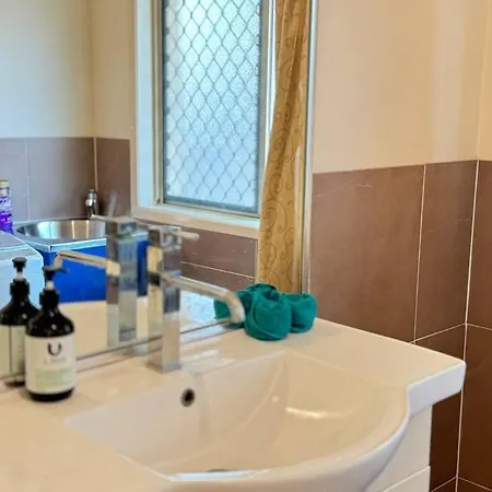 Affordable 3-bedroom Grannyflat In Coopers Plains Apartment