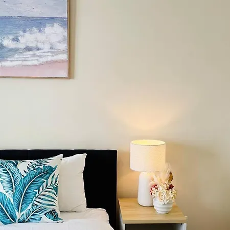 Affordable 3-bedroom Grannyflat In Coopers Plains Apartment *