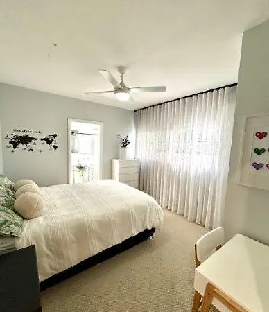 Holiday home Generous 4-bed 3-bath In Seven Hills Brisbane