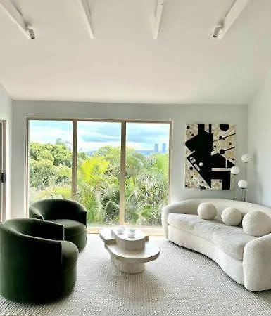 Generous 4-bed 3-bath In Seven Hills * Brisbane