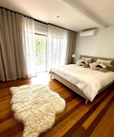 Holiday home Generous 4-bed 3-bath In Seven Hills