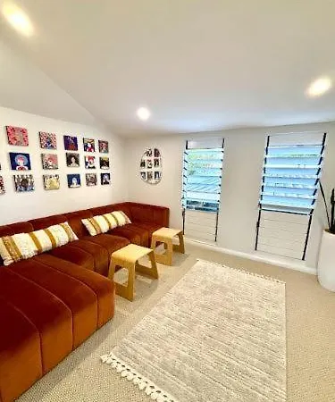 Generous 4-bed 3-bath In Seven Hills Holiday home *