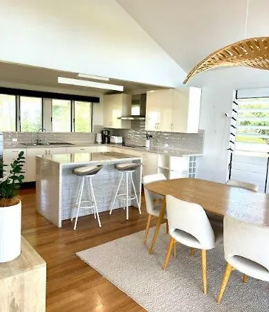 Generous 4-bed 3-bath In Seven Hills * Brisbane