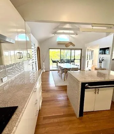 Generous 4-bed 3-bath In Seven Hills
