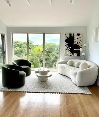 Generous 4-bed 3-bath In Seven Hills Brisbane