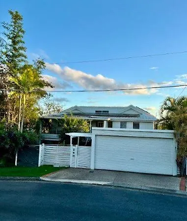 Holiday home Generous 4-bed 3-bath In Seven Hills *