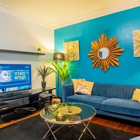 Art Deco Retreat, Shops & Cafes, Public Street Parking *