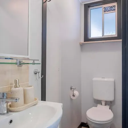 Apartment Art Deco Retreat, Shops & Cafes, Public Street Parking Brisbane