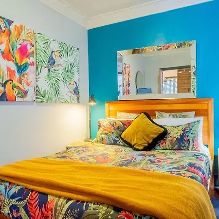 Apartment Art Deco Retreat, Shops & Cafes, Public Street Parking Brisbane