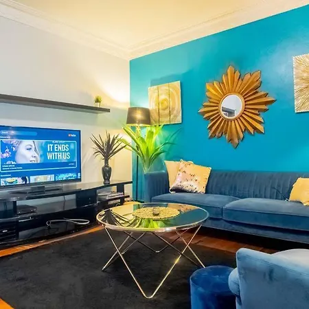 Art Deco Retreat, Shops & Cafes, Public Street Parking *