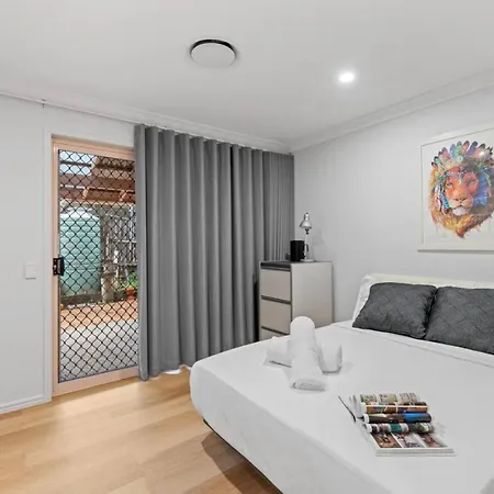 Stunning 5br Big Modern With Parking Malls And Parks Brisbane