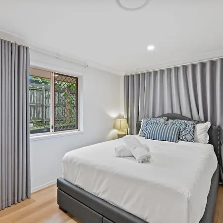 Holiday home Stunning 5br Big Modern With Parking Malls And Parks Brisbane