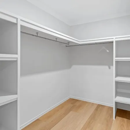 Stunning 5br Big Modern With Parking Malls And Parks Brisbane