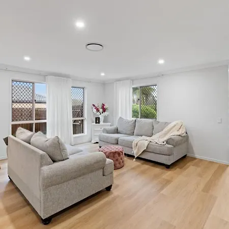 Holiday home Stunning 5br Big Modern With Parking Malls And Parks *