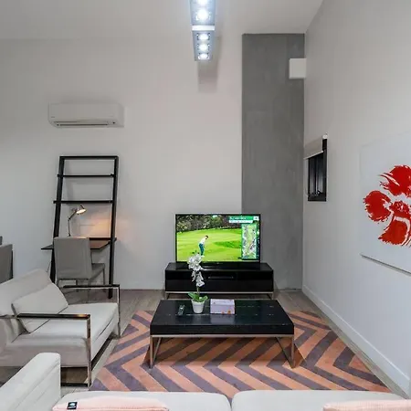2b2b Apt With Parking And Private Balcony In South Brisbane