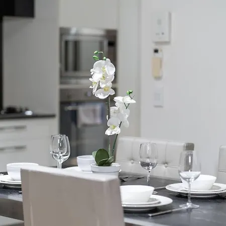 2b2b Apt With Parking And Private Balcony In South Apartment *