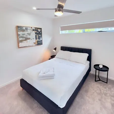 Spacious & Modern Close To & Airport Brisbane