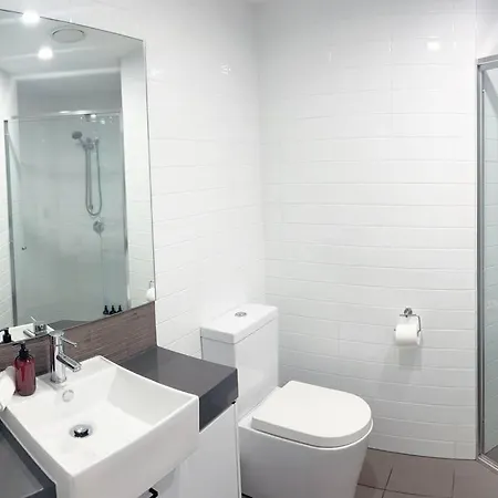 Spacious & Modern Close To & Airport Apartment Brisbane