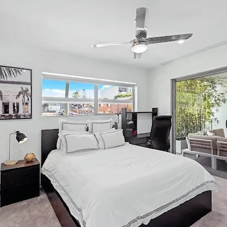 Spacious & Modern Close To & Airport Brisbane
