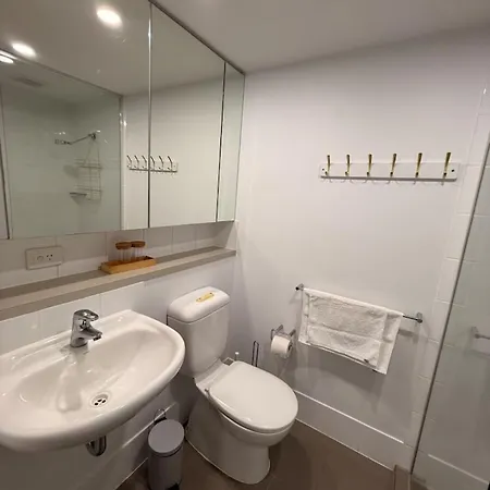 Modern, Spacious, Perfect Spot * Brisbane