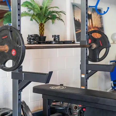 Spacious 3-Bed Home With Gym & Outdoor Retreat