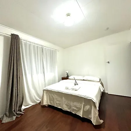 A Comfortable House Close To Westfield Holiday home *