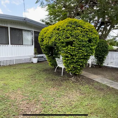A Comfortable House Close To Westfield