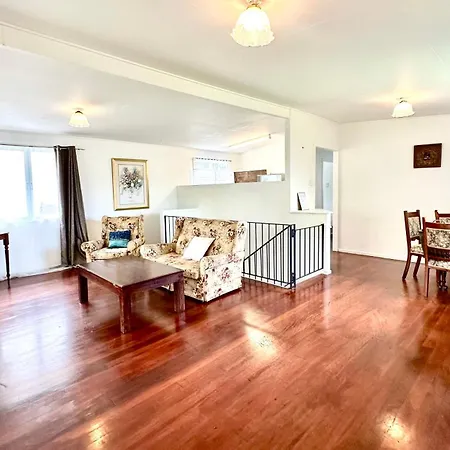 A Comfortable House Close To Westfield Holiday home