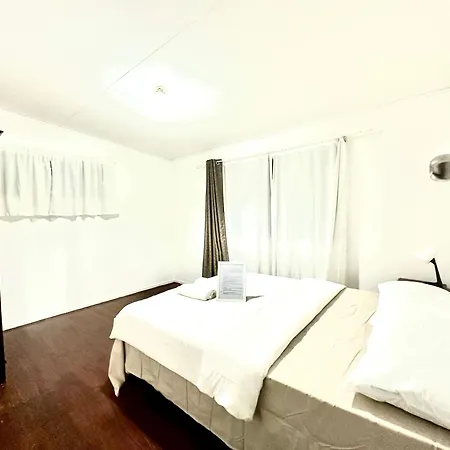 A Comfortable House Close To Westfield Holiday home